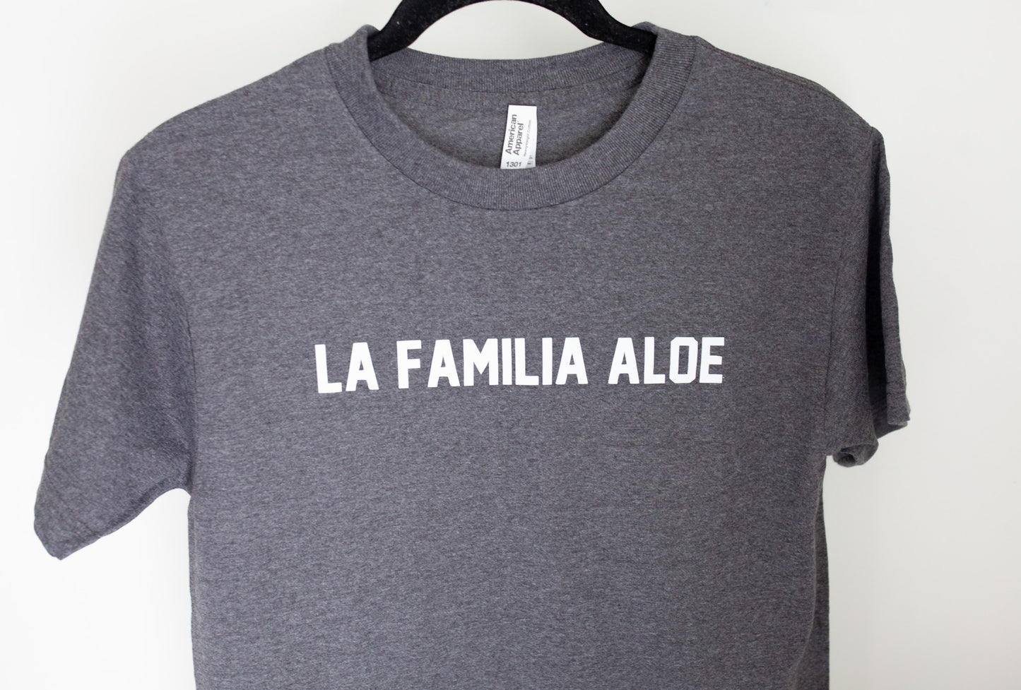 Heather Charcoal T-Shirt “La Familia Aloe”