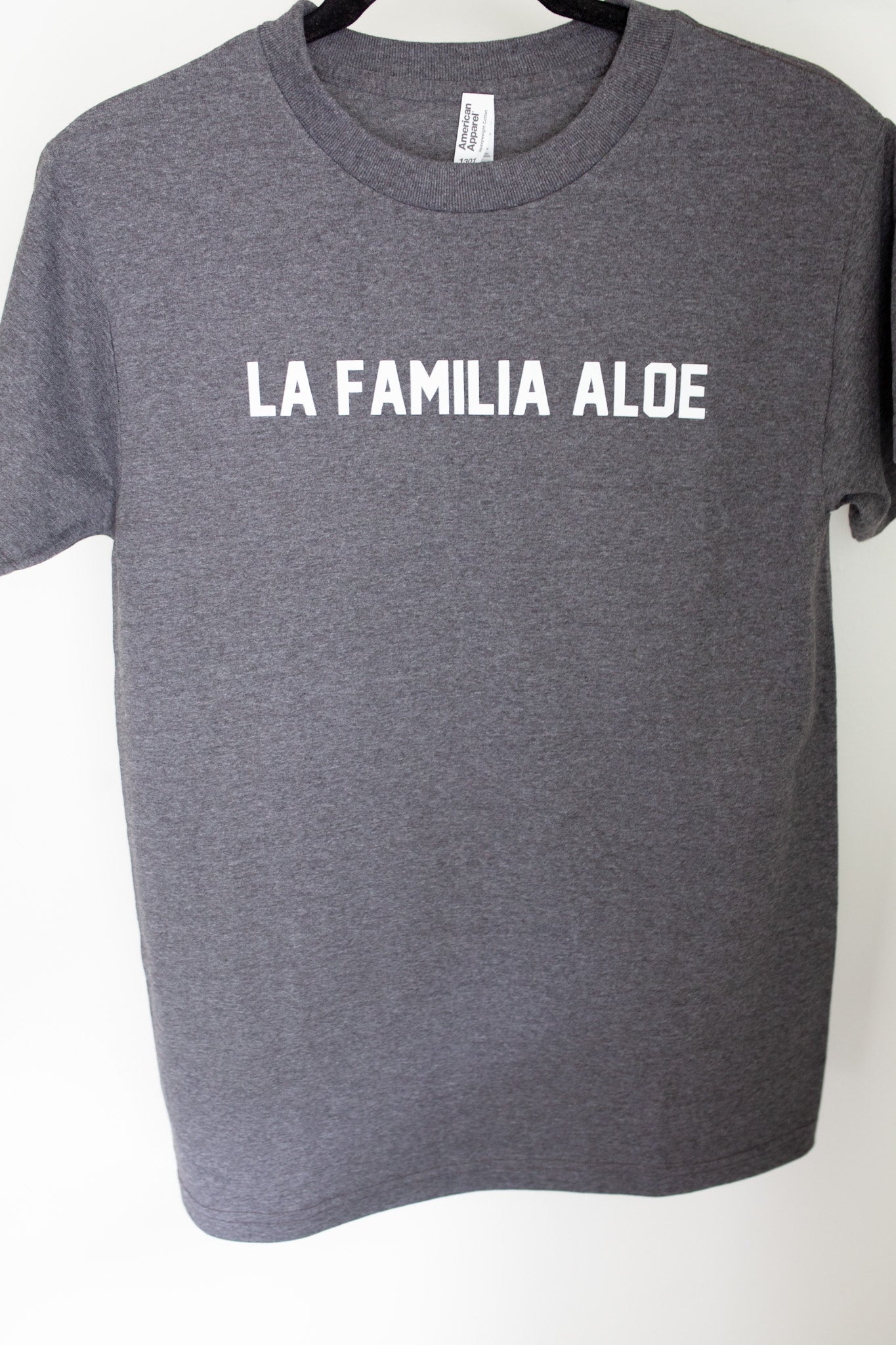 Heather Charcoal T-Shirt “La Familia Aloe”